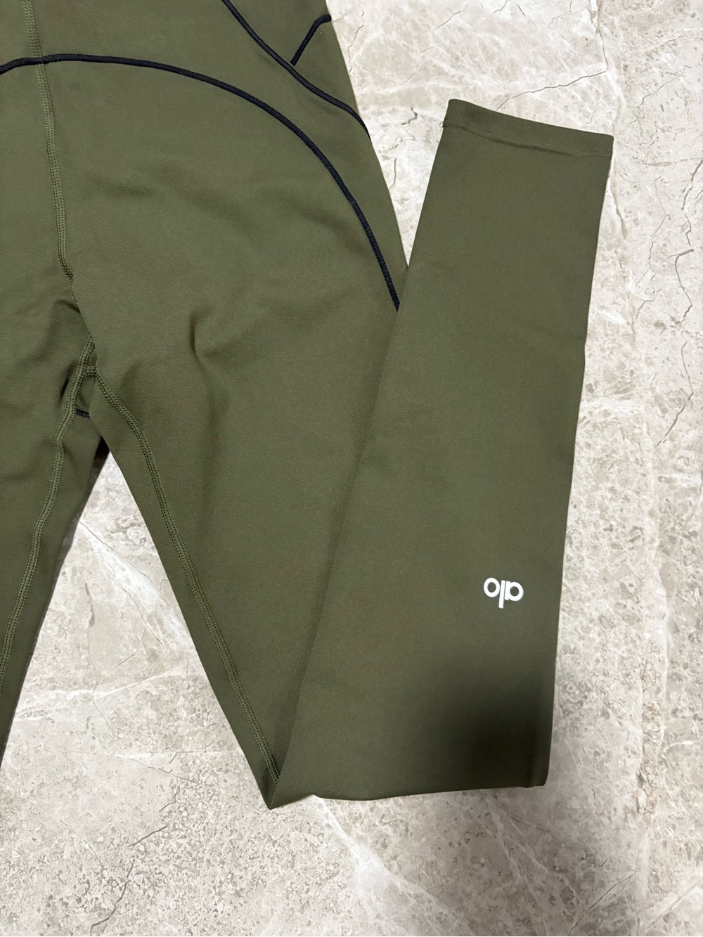 ALO Yoga Olive Green High-Rise Leggings & Matching Sports Bra Set - Picture 4 of 7
